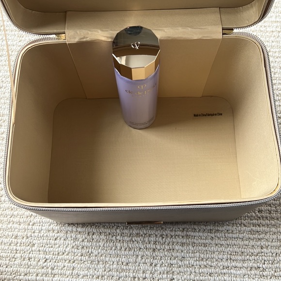 CPB large cosmetic bag with handle and mirror - Picture 9 of 10